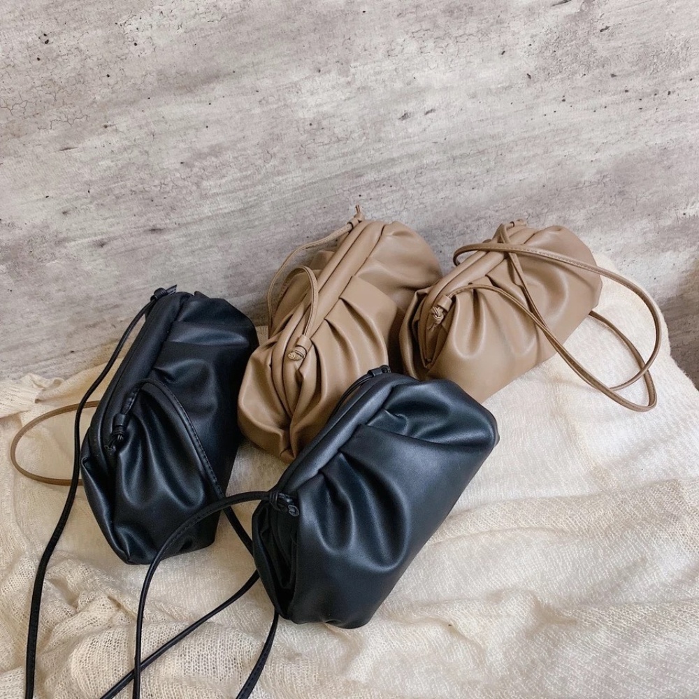Beautiful black pouch shoulder bag clutch - Picture 3 of 8